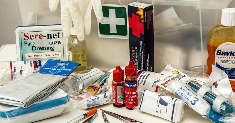 Trousse de secours pour un voyage : comment la préparer sans rien oublier