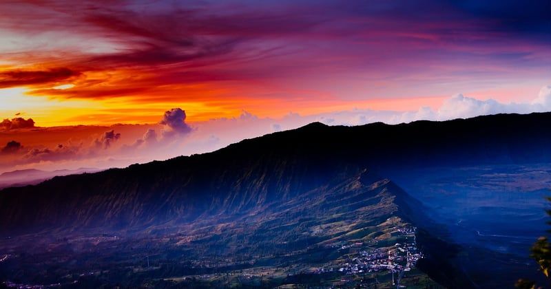 Randonnée sur les volcans actifs en Indonésie : l'aventure qui fait trembler